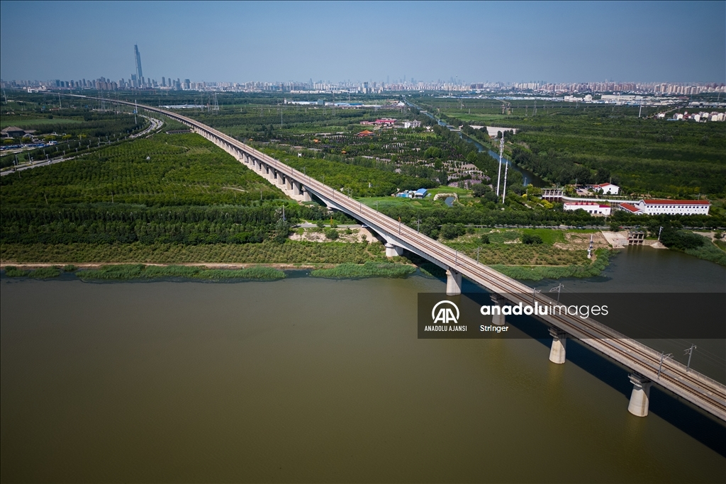 Çin'deki Tianjin Büyük Köprüsü