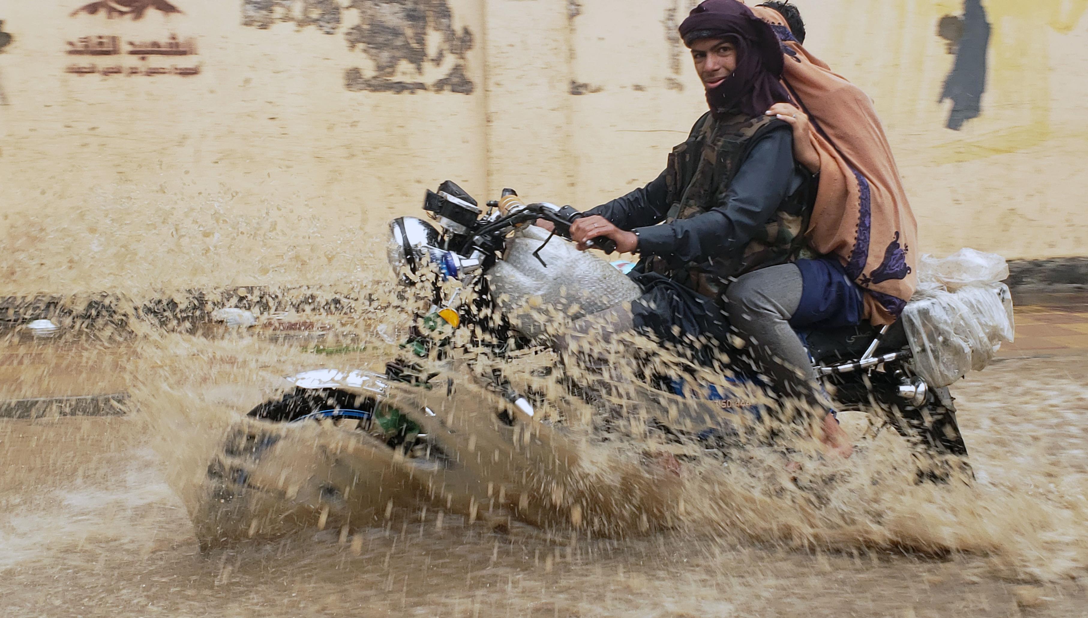 Yemen'de aşırı yağışlar sele neden oldu