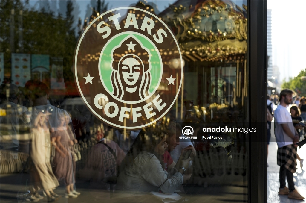 Rusya'da eski Starbucks kahve dükkanları "Stars Coffee" olarak yeniden açıldı
