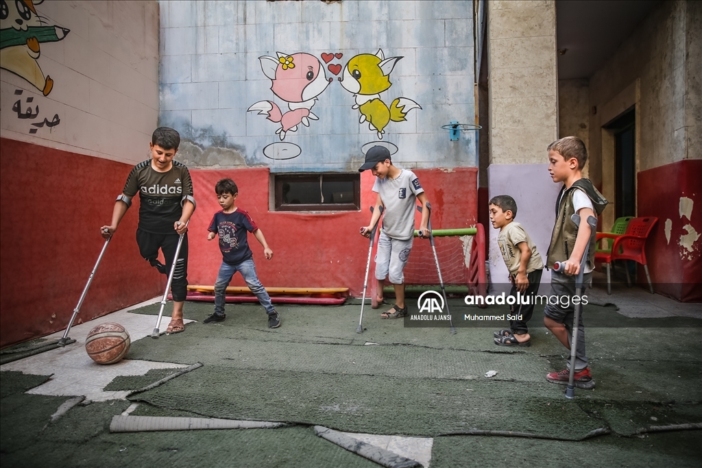 İdlib'de engelli çocuklar gönüllü öğretmenlerin desteğiyle geleceğe adım atıyor