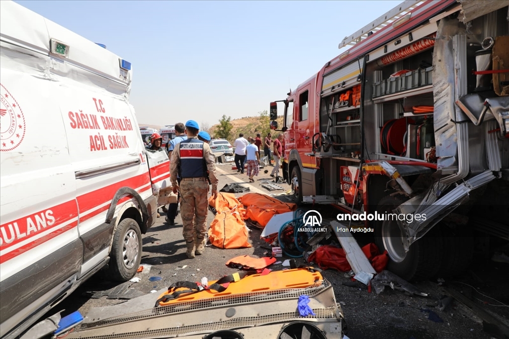 مصرع 15 شخصا في حادث مروري مروع جنوبي تركيا