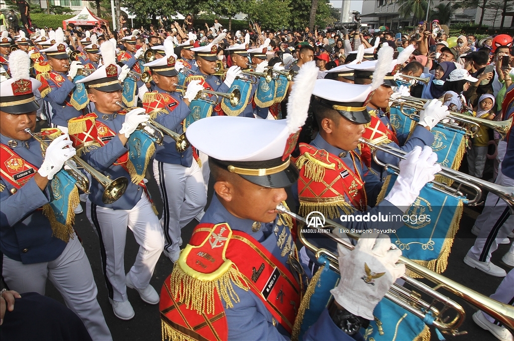 Parade drum band Taruna TNI