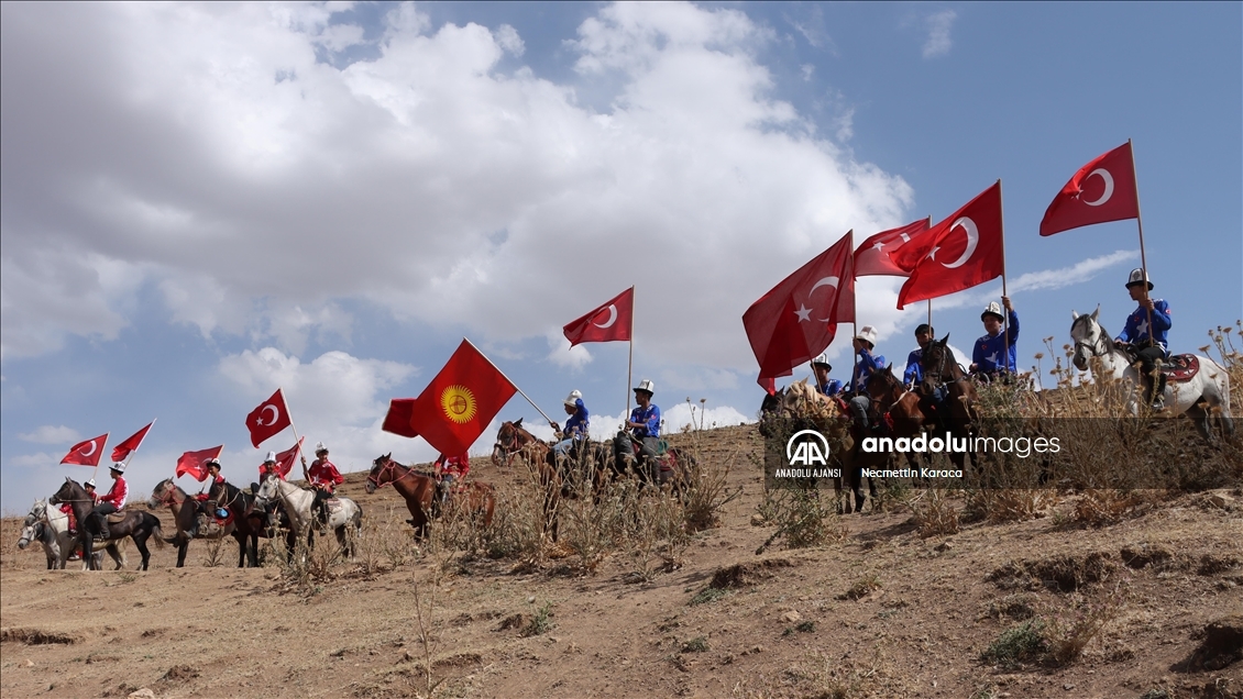 Van'da yaşayan Kırgız Türkleri "40. Yıl Kültür Şenliği" düzenledi