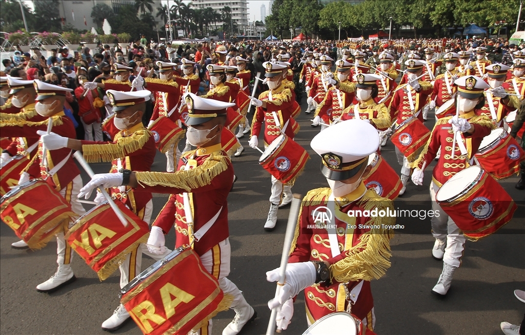 Parade drum band Taruna TNI