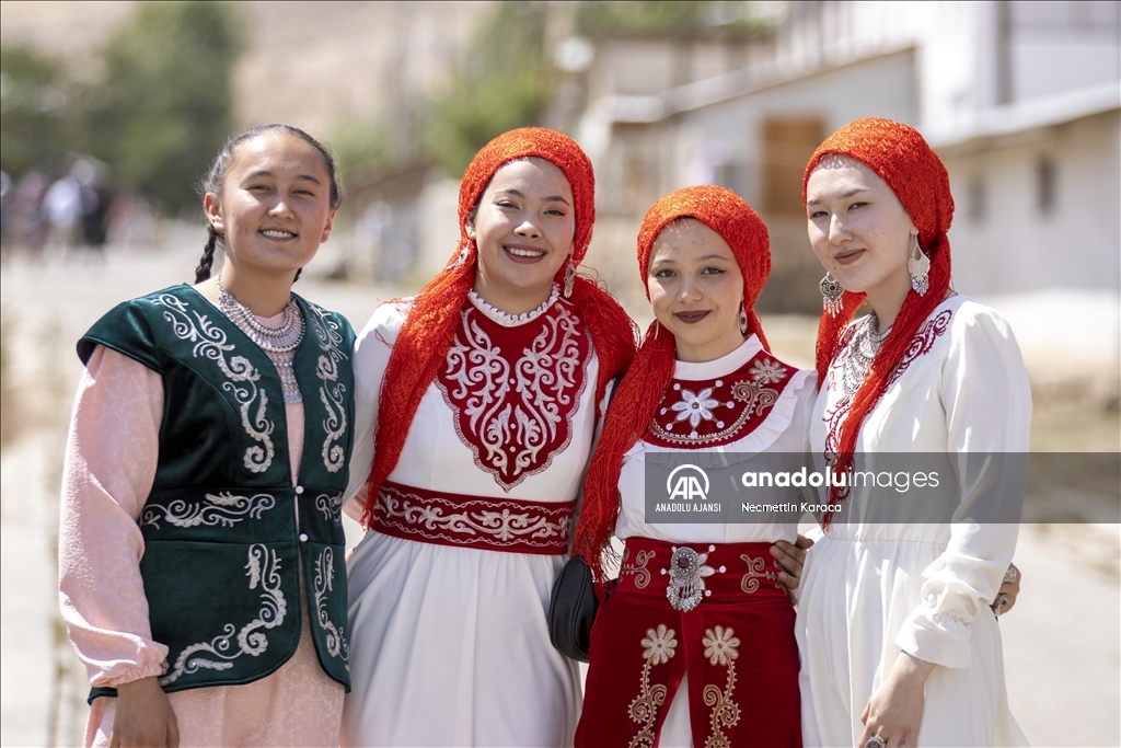 Van'da yaşayan Kırgız Türkleri "40. Yıl Kültür Şenliği" düzenledi