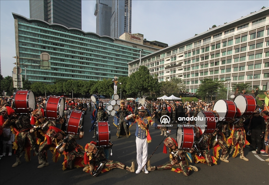 Parade drum band Taruna TNI