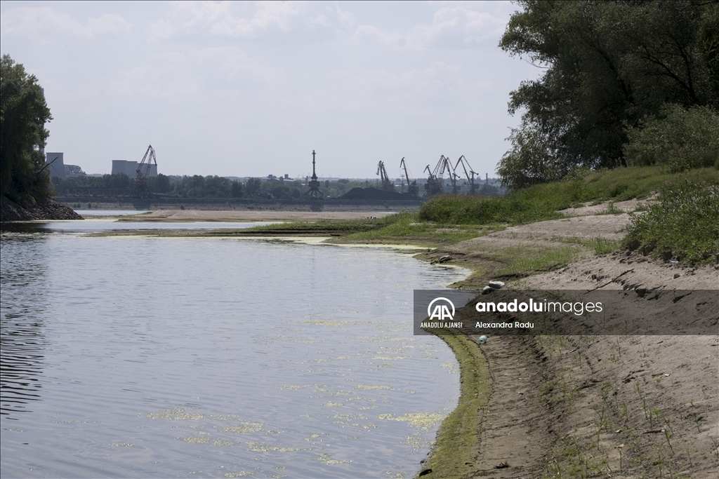 Romanya'daki Tuna Nehri'nde kuraklık nedeniyle su seviyesi düştü