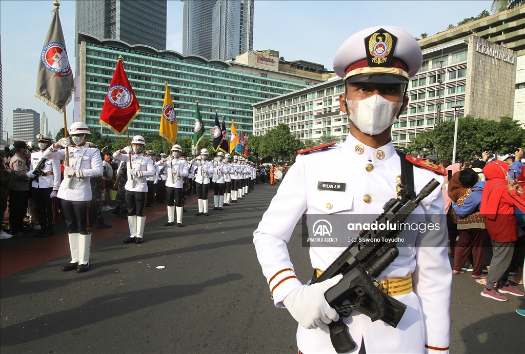 Parade drum band Taruna TNI