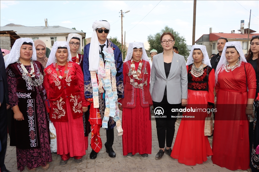 Van'da yaşayan Kırgız Türkleri "40. Yıl Kültür Şenliği" düzenledi