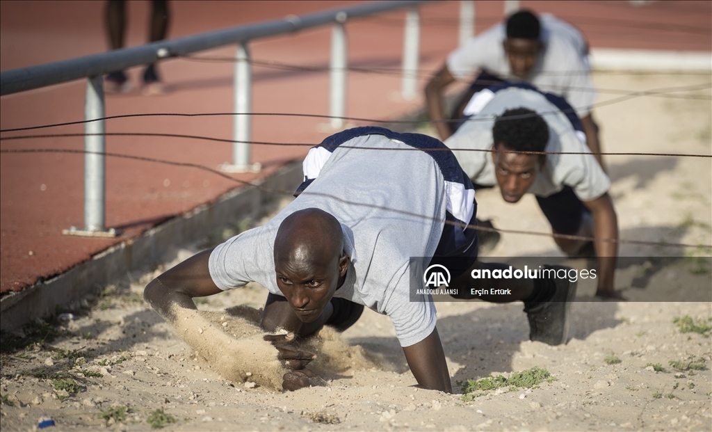 "Somali Kartalları" Mogadişu'daki Anadolu Kışlası'nda yetiştiriliyor