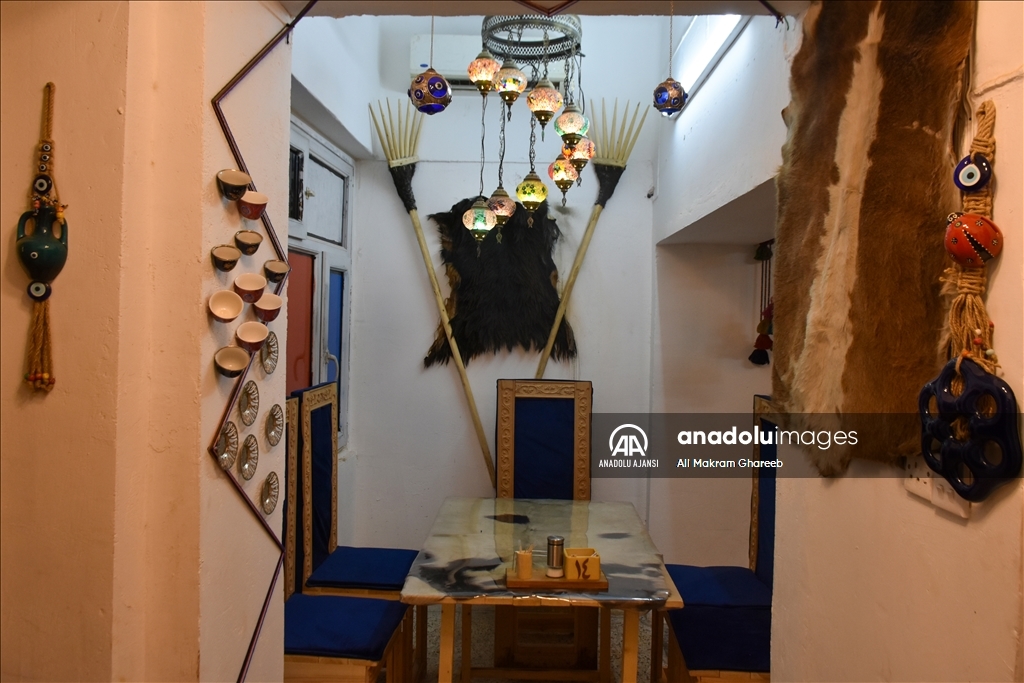 Kerkük'te iki bayan şef, açtıkları nostaljik restoranda yöresel yemekleri konuklarına sunuyor