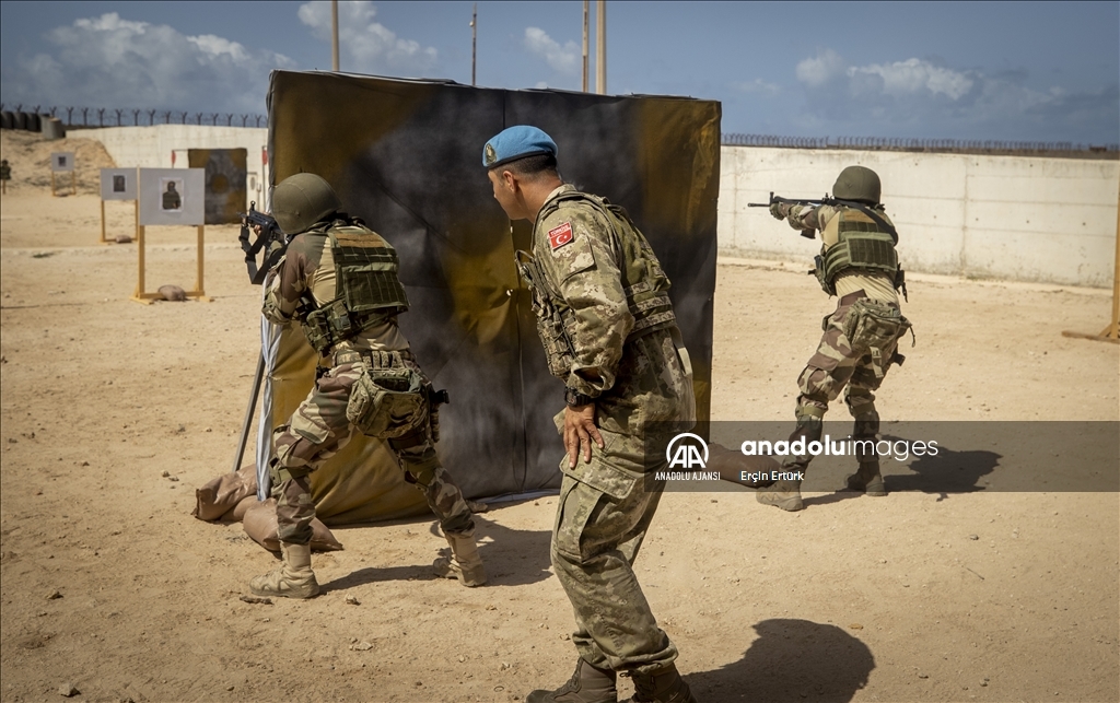 "Somali Kartalları" Mogadişu'daki Anadolu Kışlası'nda yetiştiriliyor