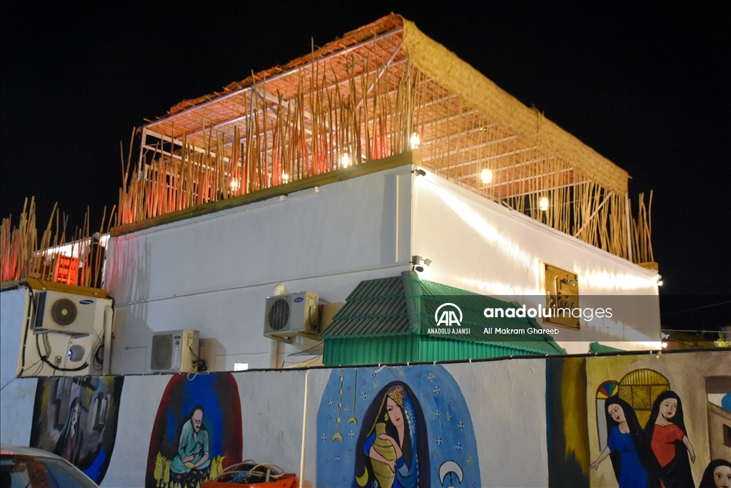 Kerkük'te iki bayan şef, açtıkları nostaljik restoranda yöresel yemekleri konuklarına sunuyor