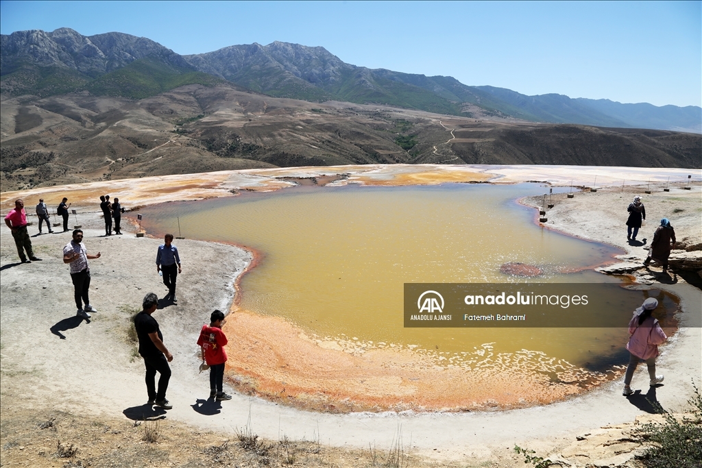 İran'ın renkli travertenleri "Badab Surt"