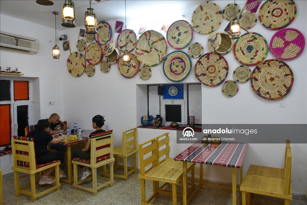 Kerkük'te iki bayan şef, açtıkları nostaljik restoranda yöresel yemekleri konuklarına sunuyor