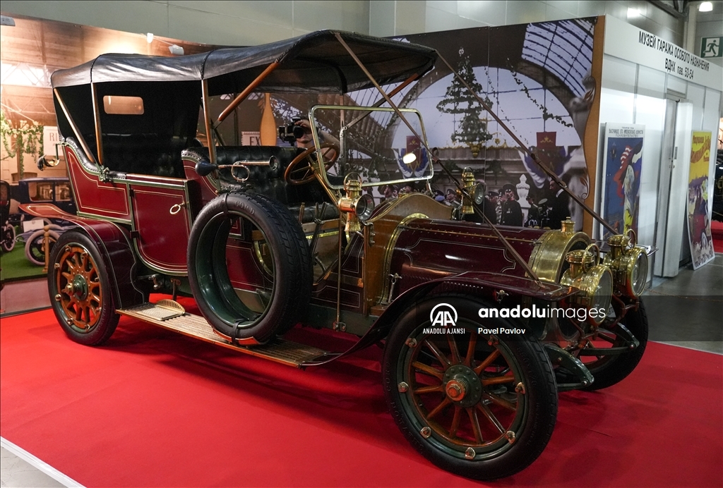 Moskova'da 32. eski model arabalar ve antika sergisi "Oldtimer Gallery 2022" düzenlendi