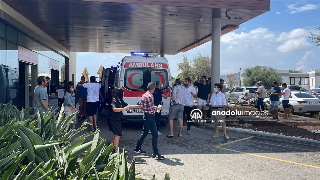 Bodrum'da kaza geçiren sanatçı İbrahim Tatlıses, sıkıştığı araçtan çıkarıldı