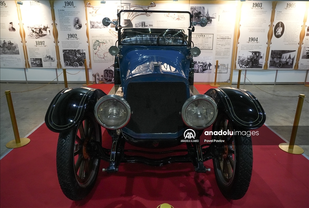 Moskova'da 32. eski model arabalar ve antika sergisi "Oldtimer Gallery 2022" düzenlendi