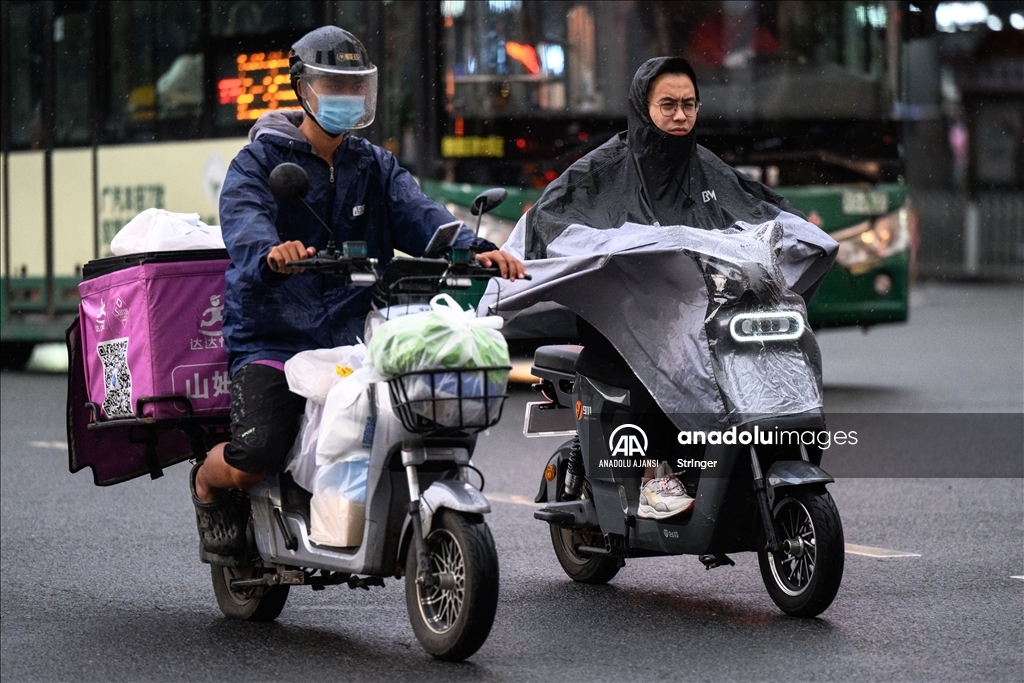 Çin'de Ma-on tayfunu nedeniyle yağmur ve fırtına etkili oldu
