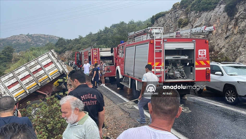 Sanatçı İbrahim Tatlıses, Bodrum'da geçirdiği kazada minibüste sıkıştı