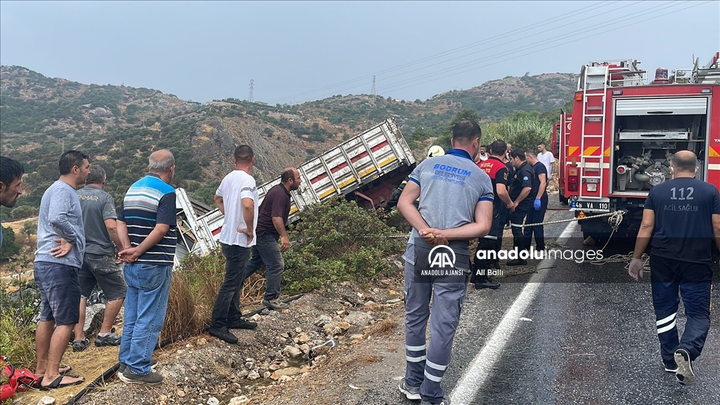 Sanatçı İbrahim Tatlıses, Bodrum'da geçirdiği kazada minibüste sıkıştı
