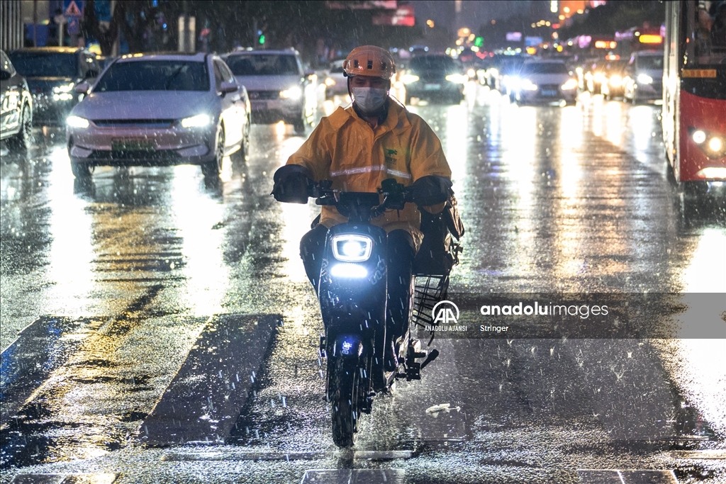 Çin'de Ma-on tayfunu nedeniyle yağmur ve fırtına etkili oldu