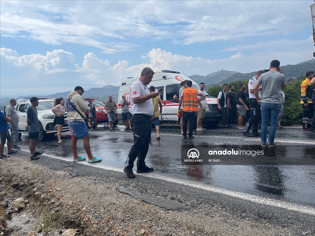 Sanatçı İbrahim Tatlıses, Bodrum'da geçirdiği kazada minibüste sıkıştı