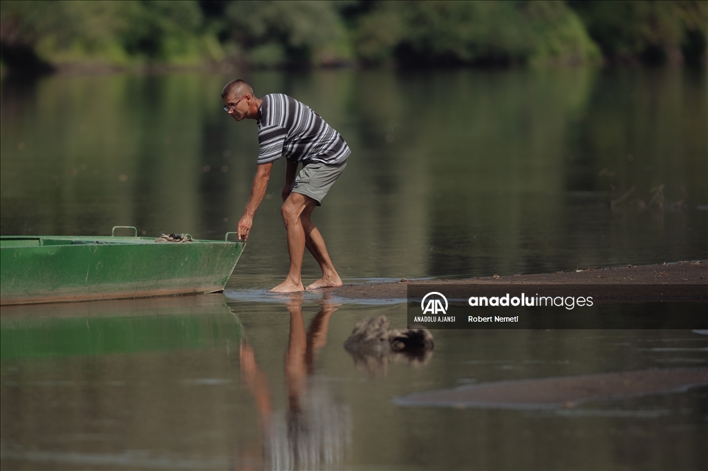 Slovakya'daki Tisza Nehri'nde kuraklık nedeniyle su seviyesi düştü