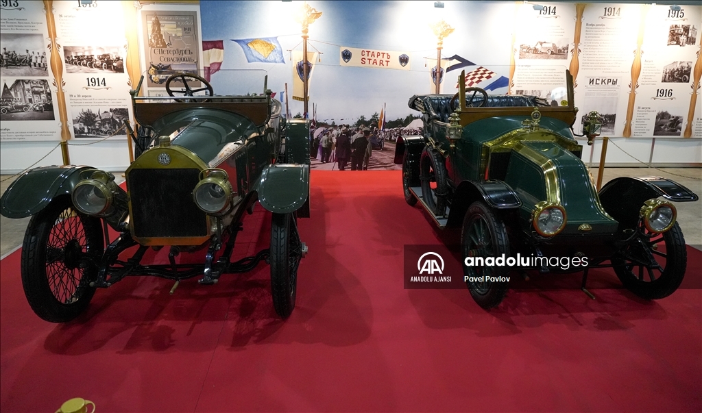 Moskova'da 32. eski model arabalar ve antika sergisi "Oldtimer Gallery 2022" düzenlendi