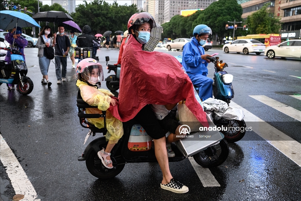 Çin'de Ma-on tayfunu nedeniyle yağmur ve fırtına etkili oldu