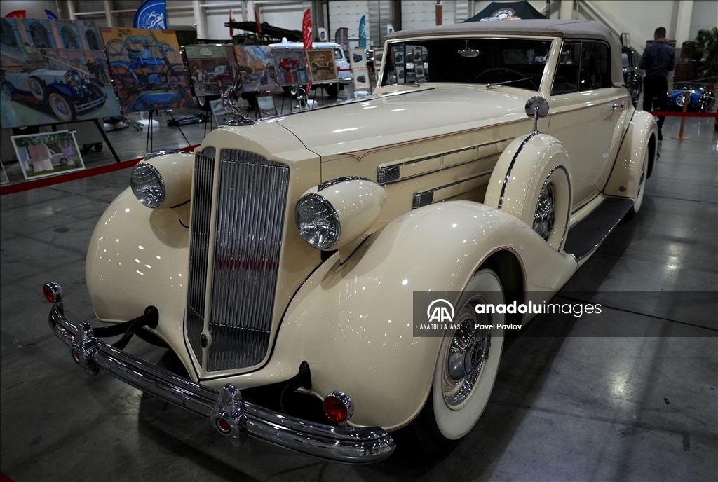 Moskova'da 32. eski model arabalar ve antika sergisi "Oldtimer Gallery 2022" düzenlendi