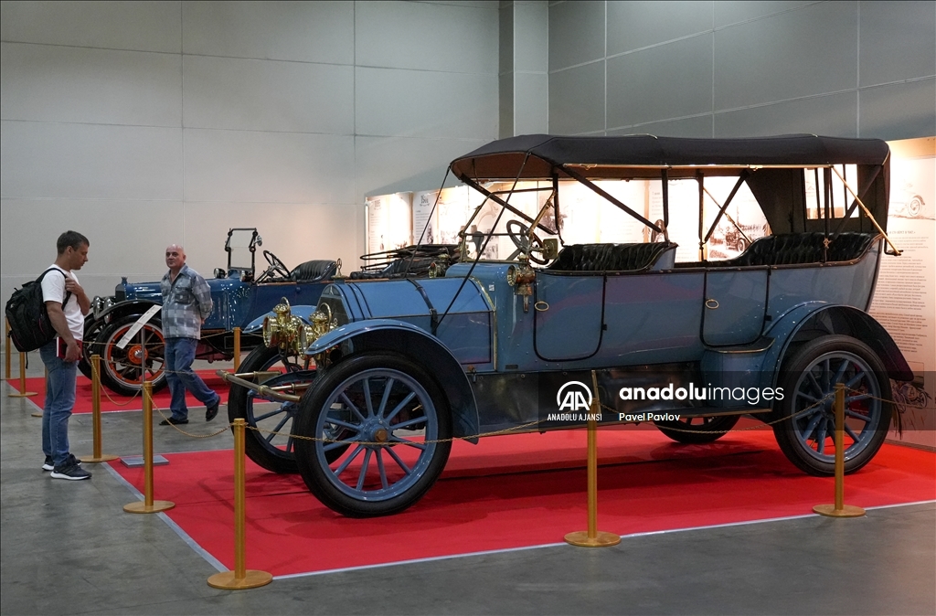 Moskova'da 32. eski model arabalar ve antika sergisi "Oldtimer Gallery 2022" düzenlendi
