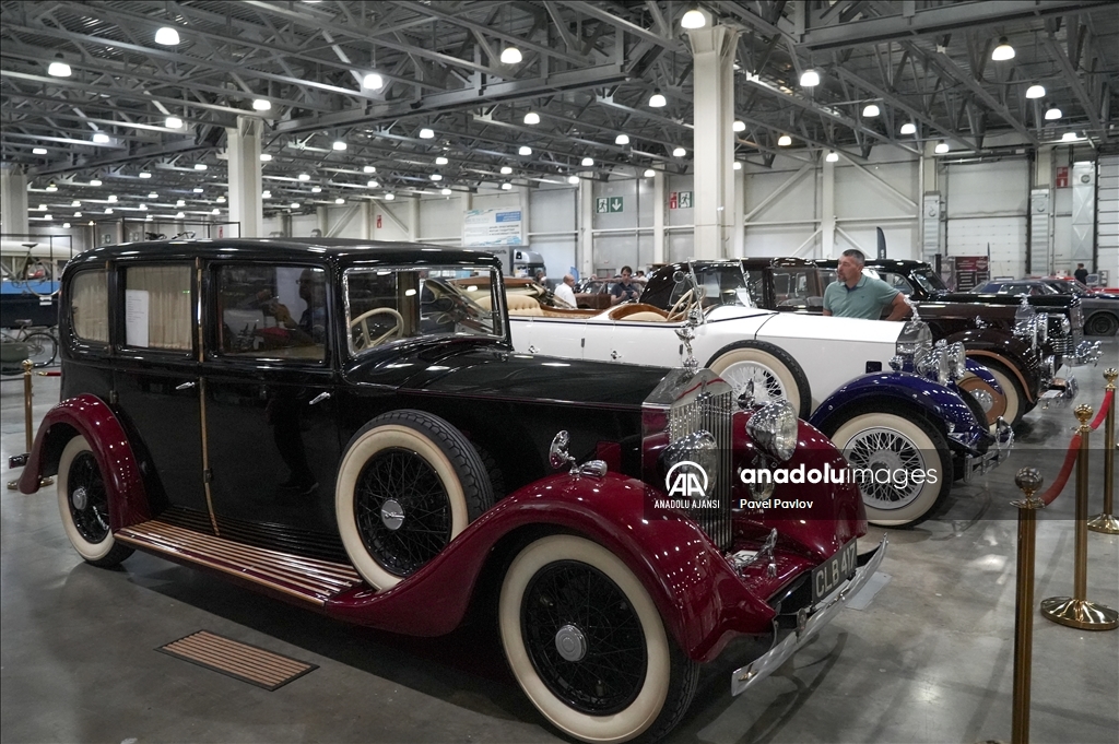 Moskova'da 32. eski model arabalar ve antika sergisi "Oldtimer Gallery 2022" düzenlendi