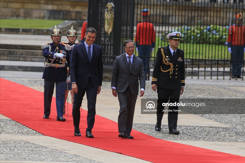 El presidente del Gobierno español, Pedro Sánchez, se reunió con Gustavo Petro en Bogotá