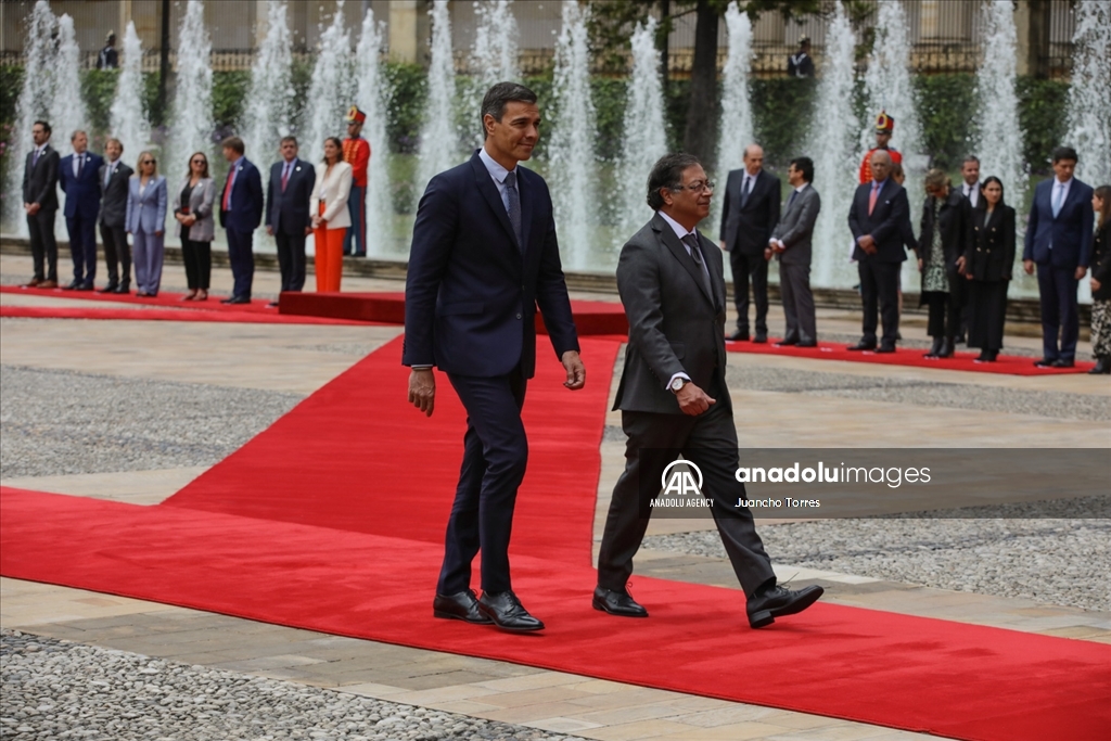 El presidente del Gobierno español, Pedro Sánchez, se reunió con Gustavo Petro en Bogotá