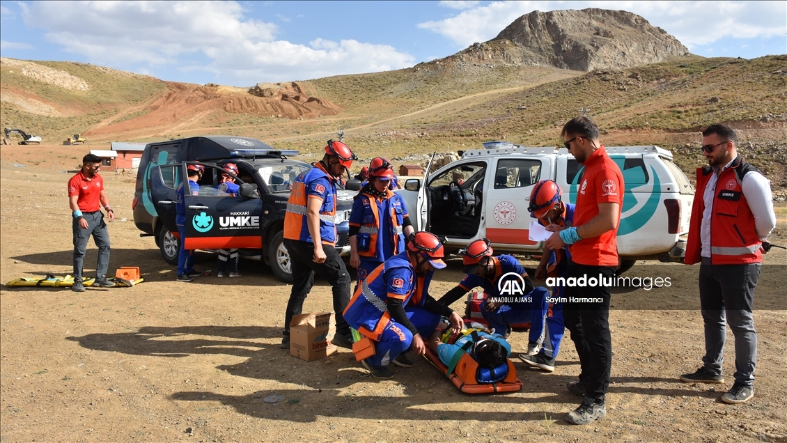 Hakkari'de UMKE gönüllüsü olmak isteyen sağlıkçılara 2 bin 800 rakımda zorlu eğitim