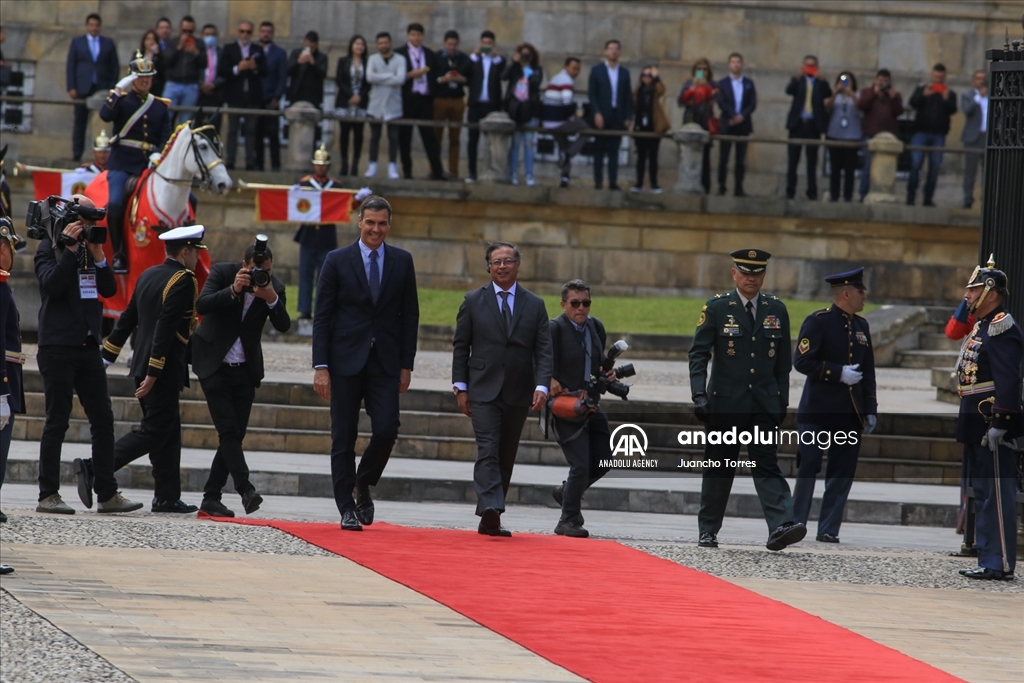 El presidente del Gobierno español, Pedro Sánchez, se reunió con Gustavo Petro en Bogotá