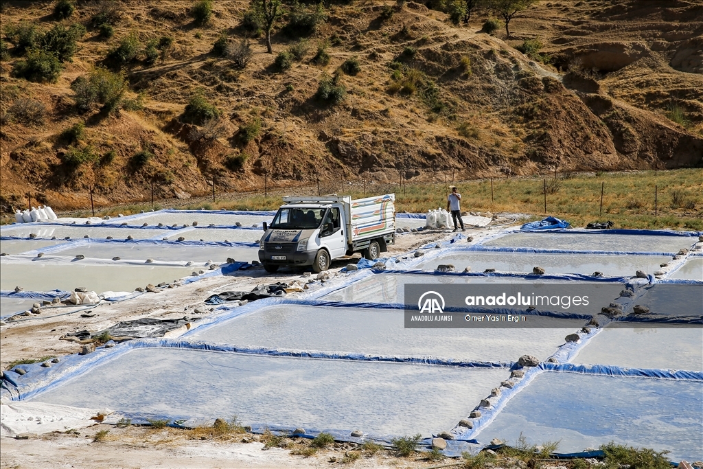 Derinceliler ürettikleri tuz sayesinde doğdukları topraklarda doyuyor