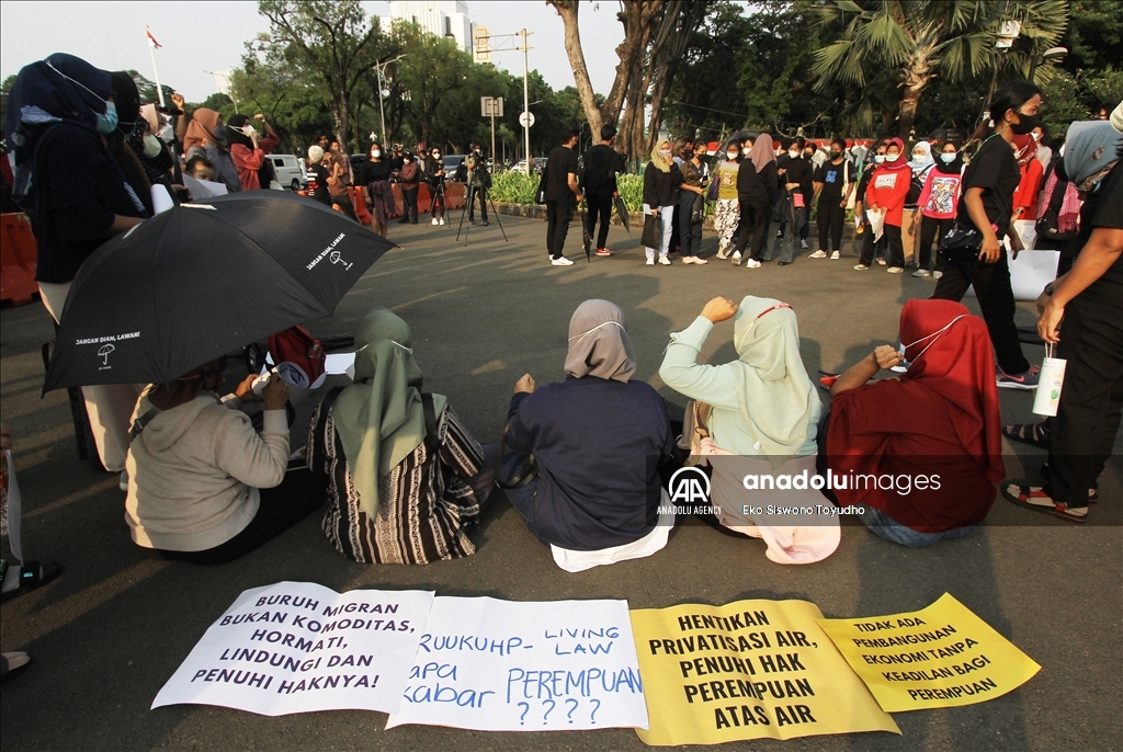 Demonstrasi Menentang Keppres Penyelesaian Non-yudisial Pelanggaran HAM ...