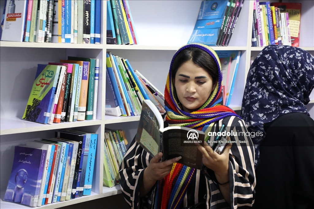افتتاح کتابخانه‌ ویژه زنان محروم از تحصیل در کابل 
