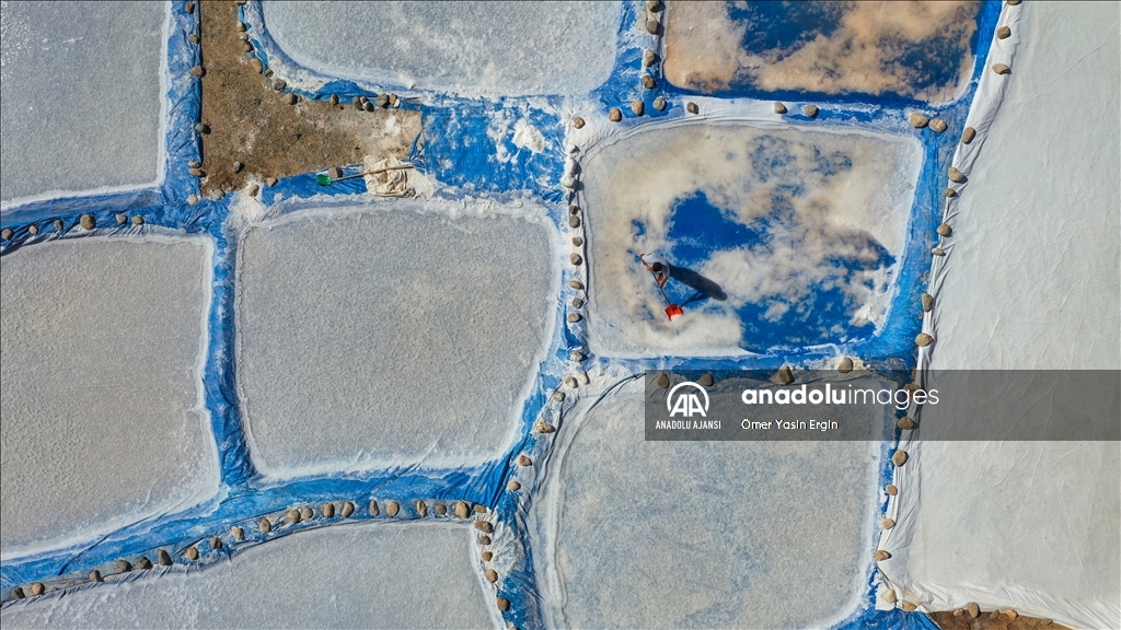 Derinceliler ürettikleri tuz sayesinde doğdukları topraklarda doyuyor