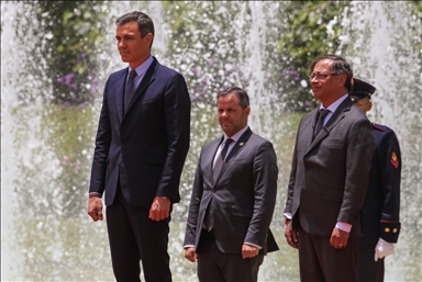 El presidente del Gobierno español, Pedro Sánchez, se reunió con Gustavo Petro en Bogotá