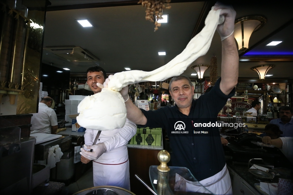 Kahramanmaraş'ın ünlü lezzeti dondurmada günlük üretim 4 katına çıktı
