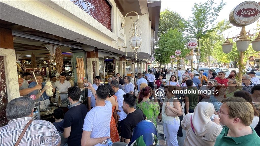 Kahramanmaraş'ın ünlü lezzeti dondurmada günlük üretim 4 katına çıktı