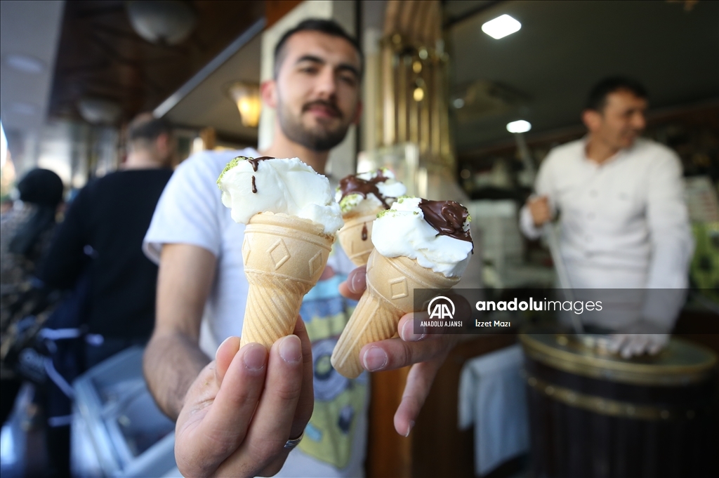 Kahramanmaraş'ın ünlü lezzeti dondurmada günlük üretim 4 katına çıktı