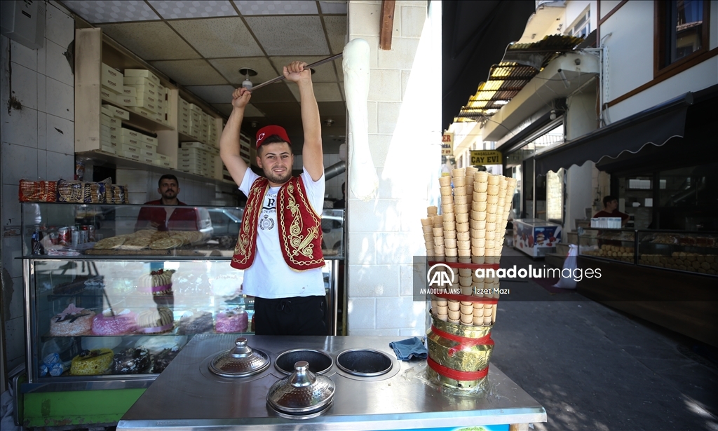 Kahramanmaraş'ın ünlü lezzeti dondurmada günlük üretim 4 katına çıktı
