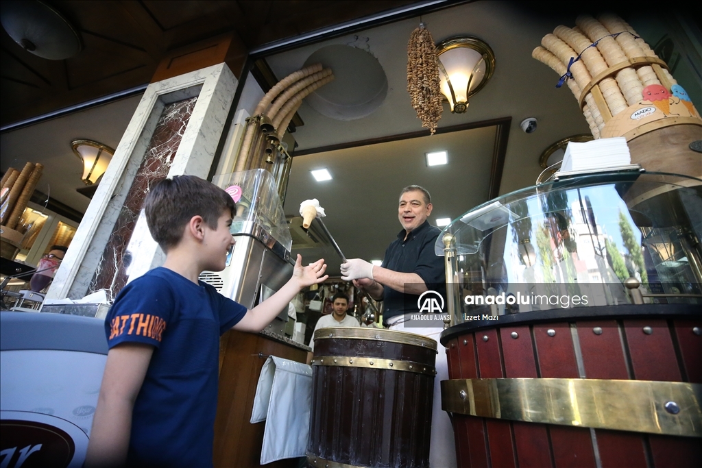 Kahramanmaraş'ın ünlü lezzeti dondurmada günlük üretim 4 katına çıktı