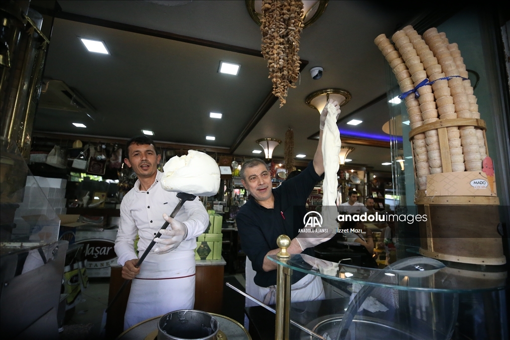 Kahramanmaraş'ın ünlü lezzeti dondurmada günlük üretim 4 katına çıktı