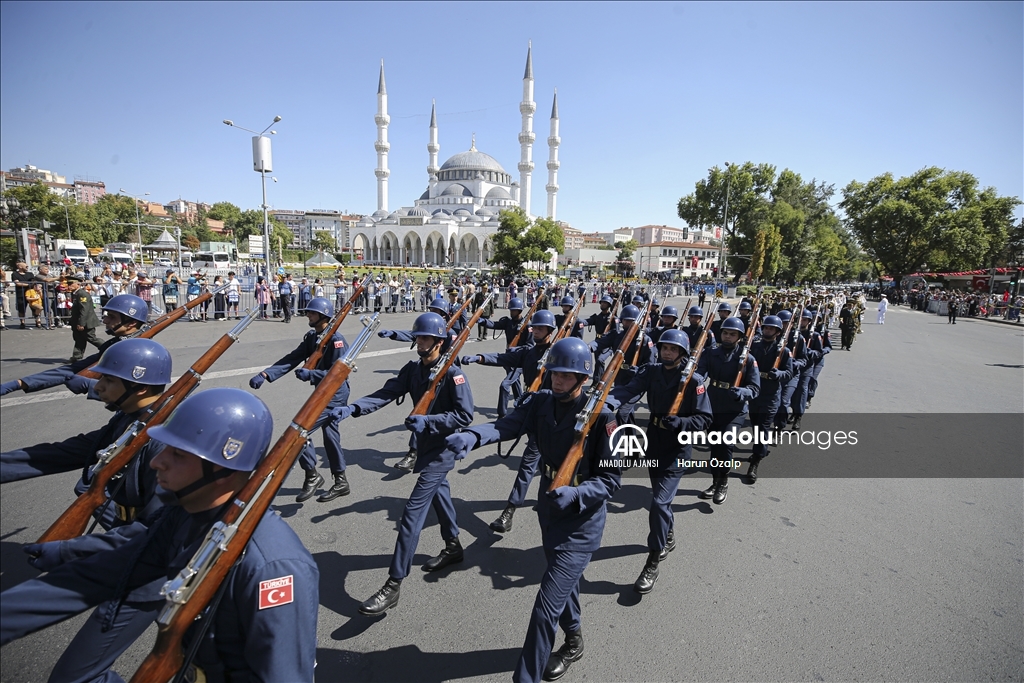 Başkentte 30 Ağustos Zafer Bayramı kapsamında resmi geçit töreni düzenlendi