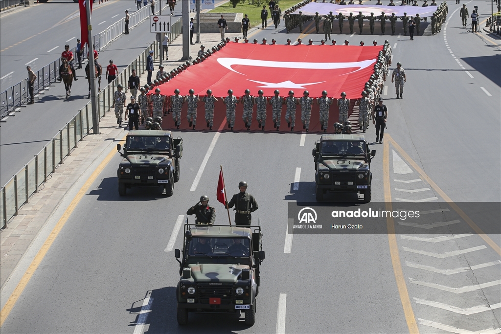 Başkentte 30 Ağustos Zafer Bayramı kapsamında resmi geçit töreni düzenlendi